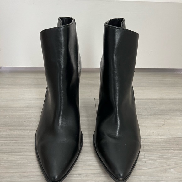 Crocodile Embossed Black Booties Sz 10 - Picture 2 of 4